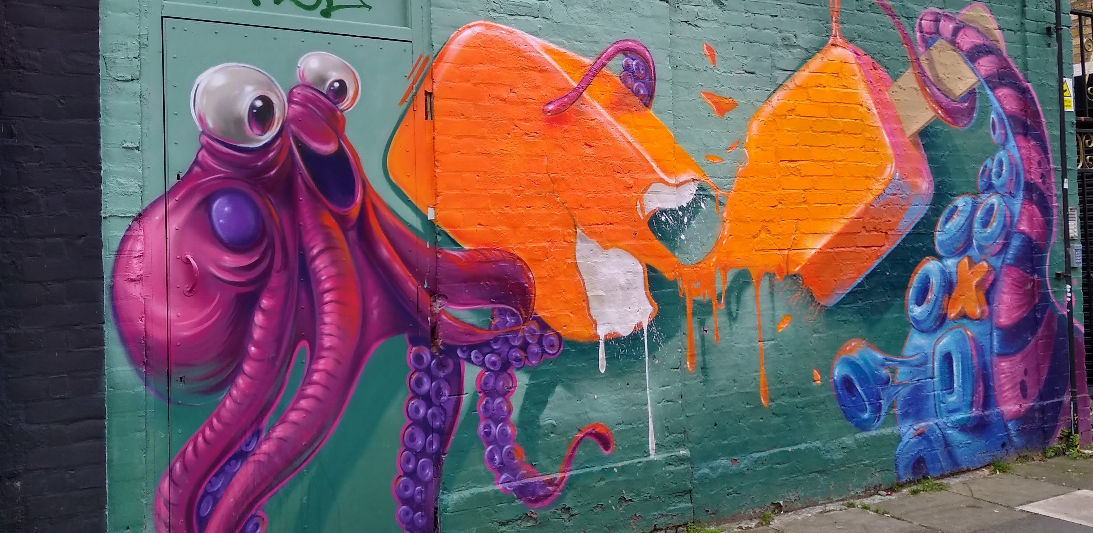 Street art Spitalfields cropped 2019